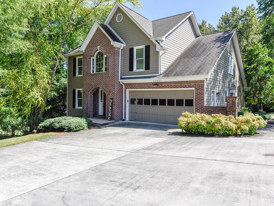 1st image of 2202 Downing Cir
