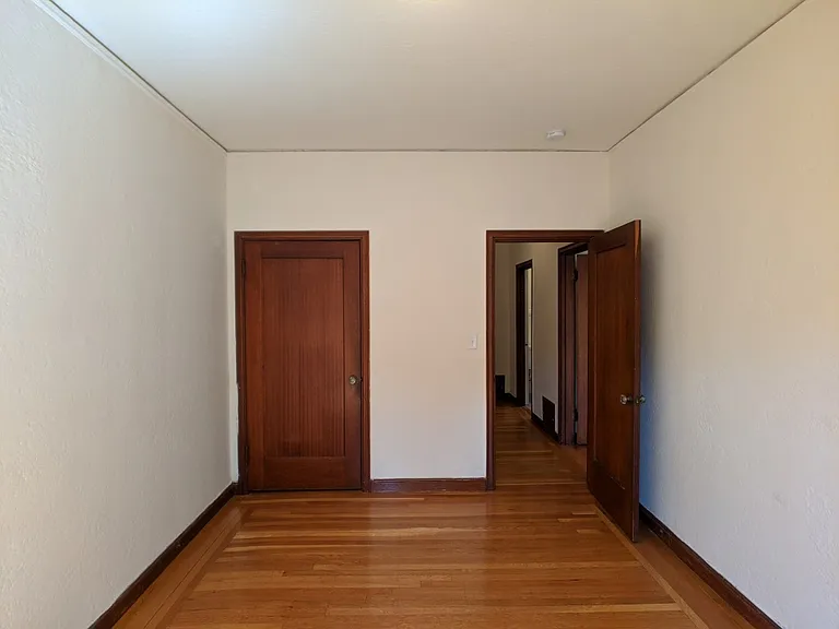 2427 Hilgard Ave — Photo 27