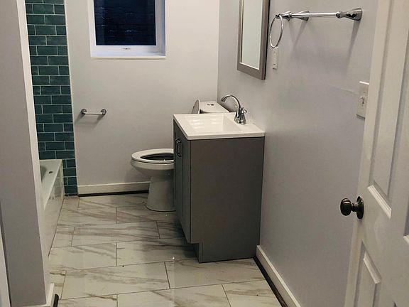 3rd image of 2000 Elm Ave #7