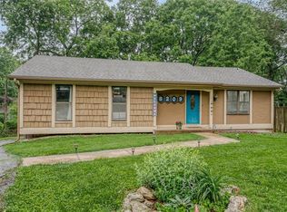 8209 W 56th Ter, Overland Park, KS 66202
