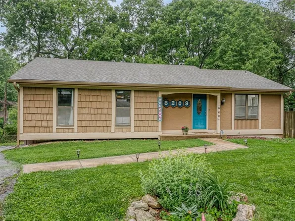 8209 W 56th Ter, Overland Park, KS 66202