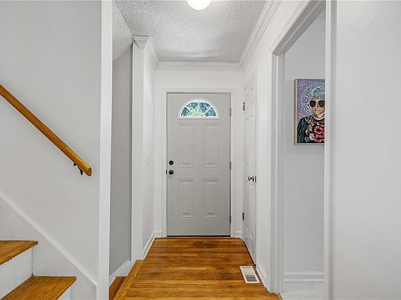 3rd image of 2544 Laurel Ridge Dr