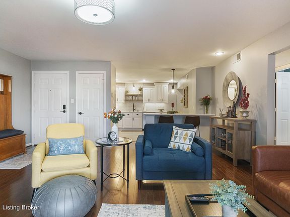 3rd image of 1267 Parkway Gardens Ct APT 98