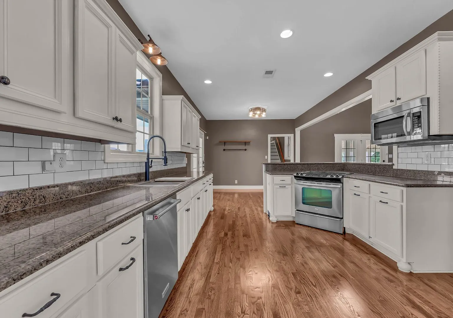 Residential Home in the Beautiful, Hickory Wild! — Photo 4