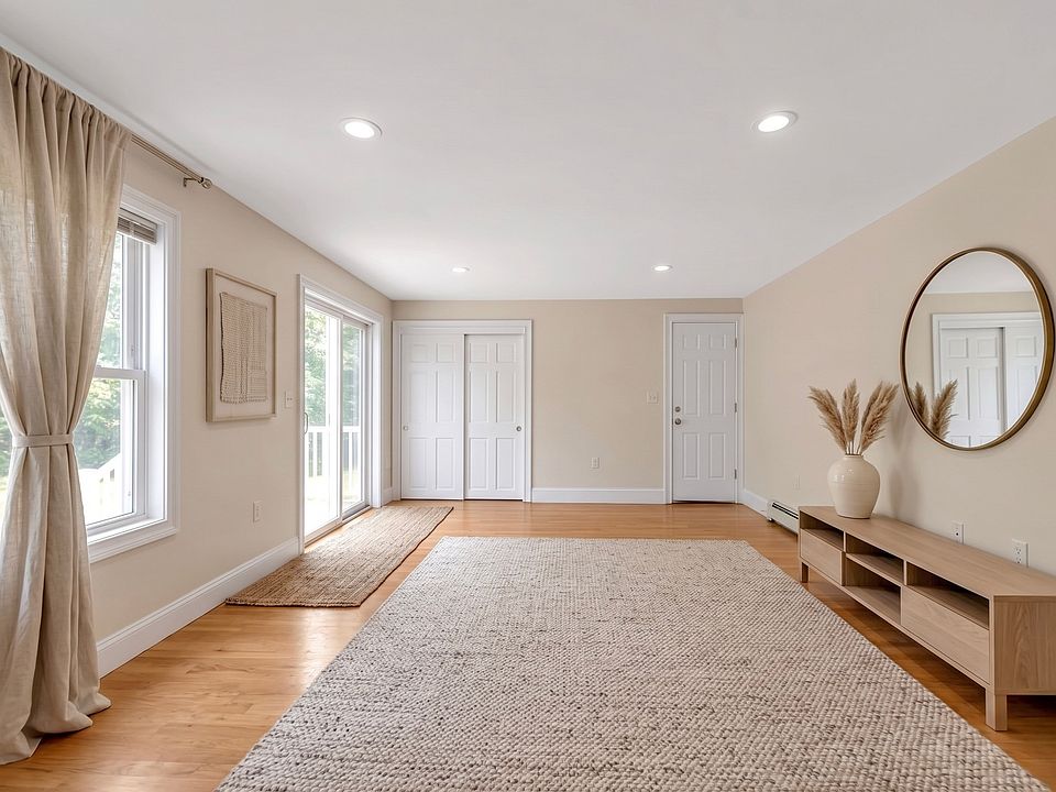 1st image of 4 School St #3