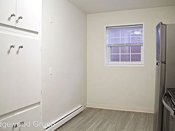 4th image of 219 Grand Ave APT 06