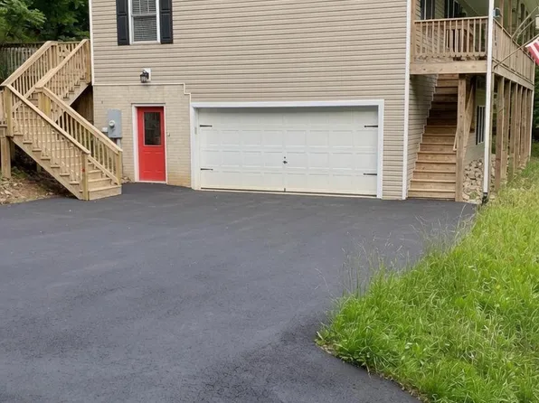 1157 Granny Smith Rd, Linden, VA 22642