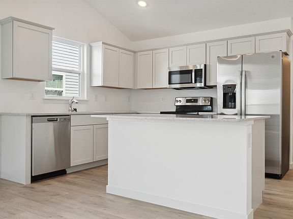 5th image of 114 Axlewood Dr