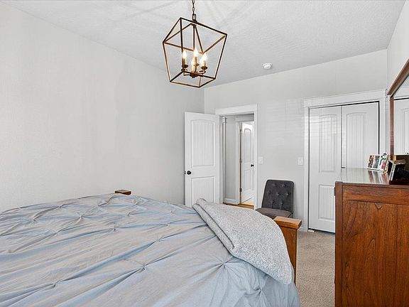 5th image of 805 Sinclair St