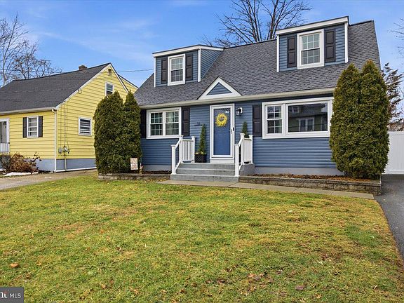 3rd image of 35 Rosedale Ave