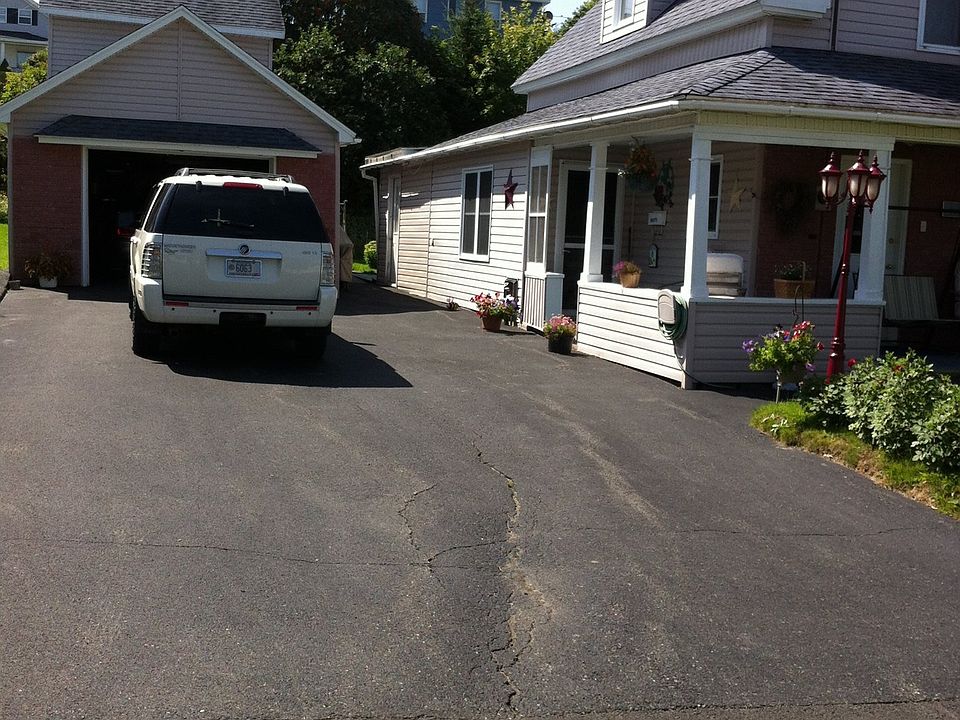 1st image of 427 Evangeline St