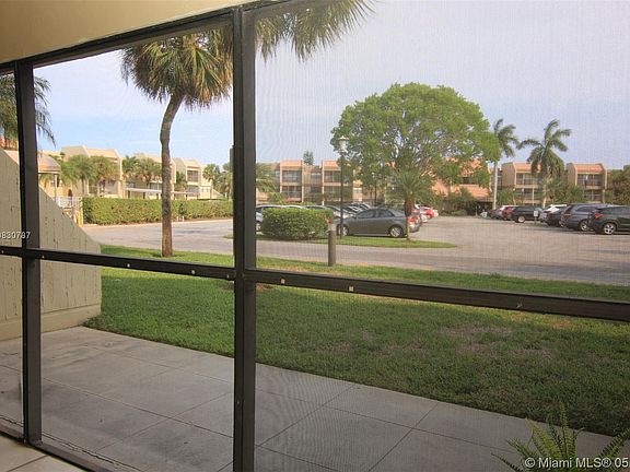 5th image of 220 Lakeview Dr APT 106
