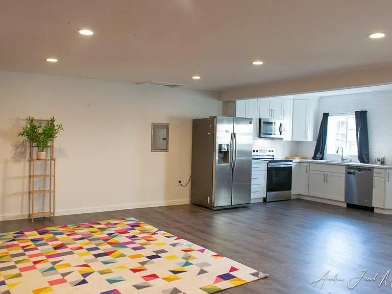 436B Wells Ave N — Photo 3