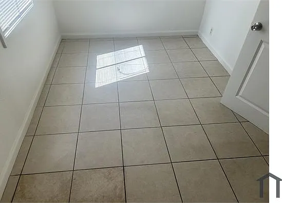 418 E St — Photo 3