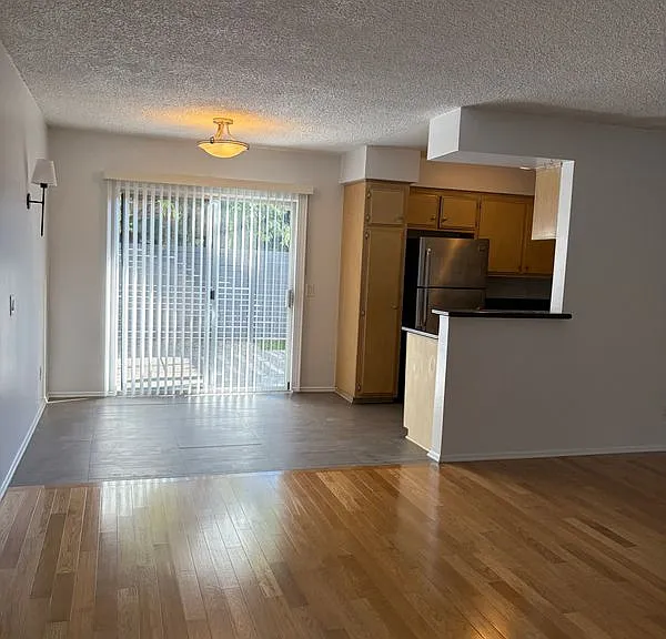 2425 Ocean Ave #1 — Photo 2