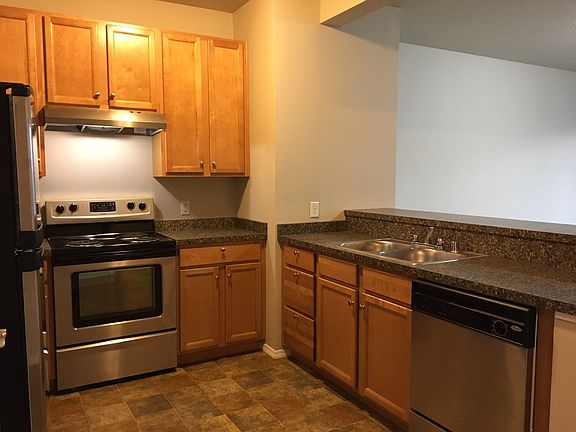Ashlyn Place Apartments Kitchen Counters and Appliances