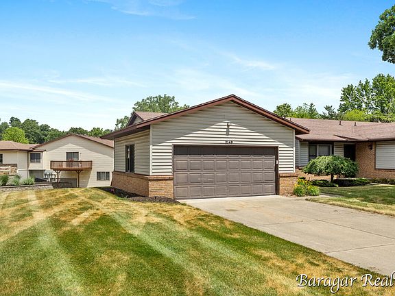 3rd image of 2149 Terrace Van Dr NE
