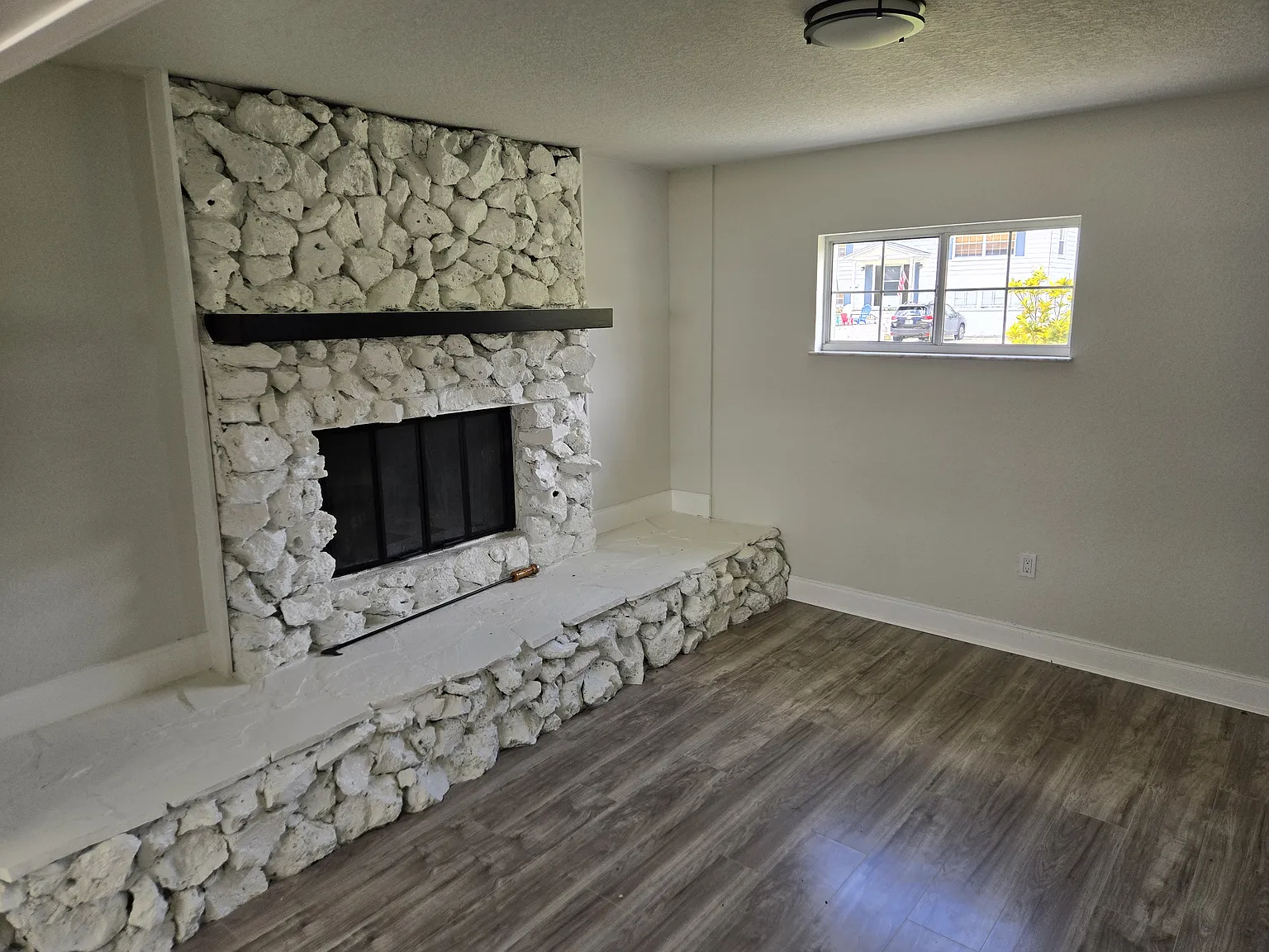 1 bed, 850 sqft, $1,900 — Photo 2