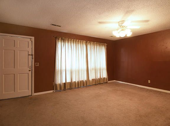 3rd image of 7815 Holiday Hills Cir