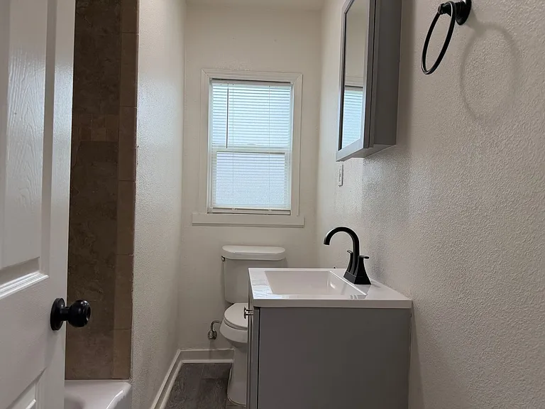535 Jackson St — Photo 13