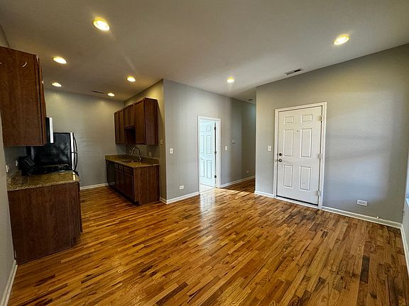 4th image of 4718-24 N Bernard St #1E