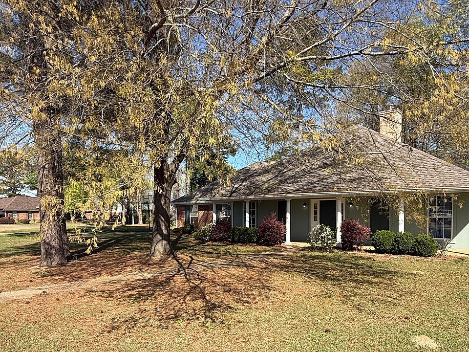 1st image of 10 Estates Dr