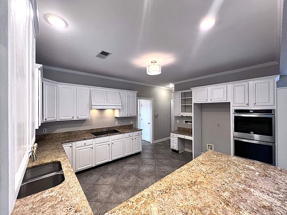 4th image of 560 Windsor Park Cv