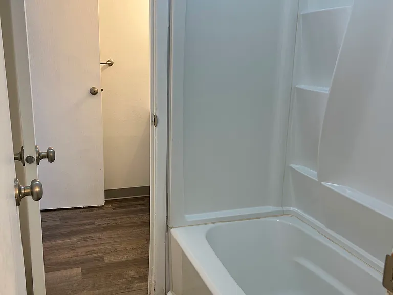 512 E Monroe Dr #D418 — Photo 12