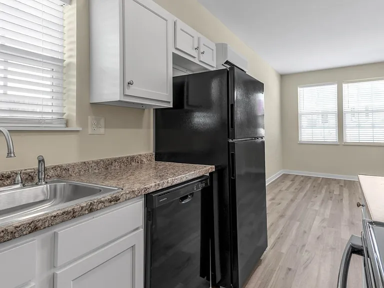 280 E Loudon Ave #101 — Photo 3