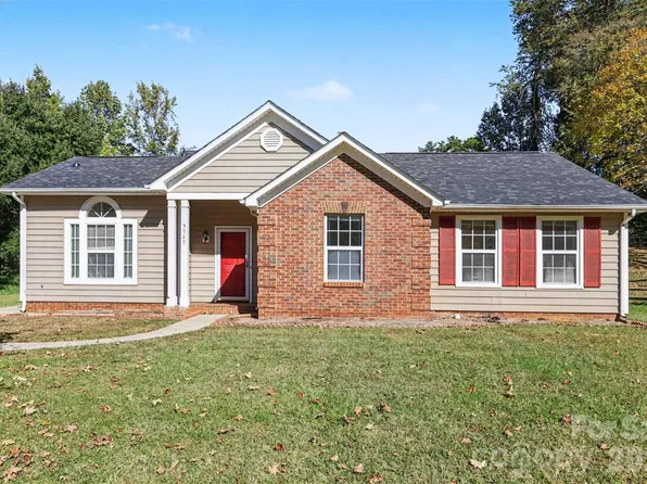 5929 Old Meadow Rd, Charlotte, NC 28227