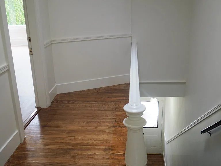 Hallway. View from 189B door toward front and 189A door