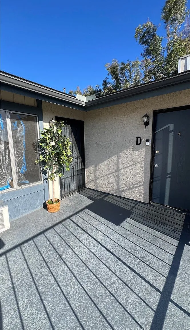 3 bed, 1100 sqft, $3,485 — Photo 4