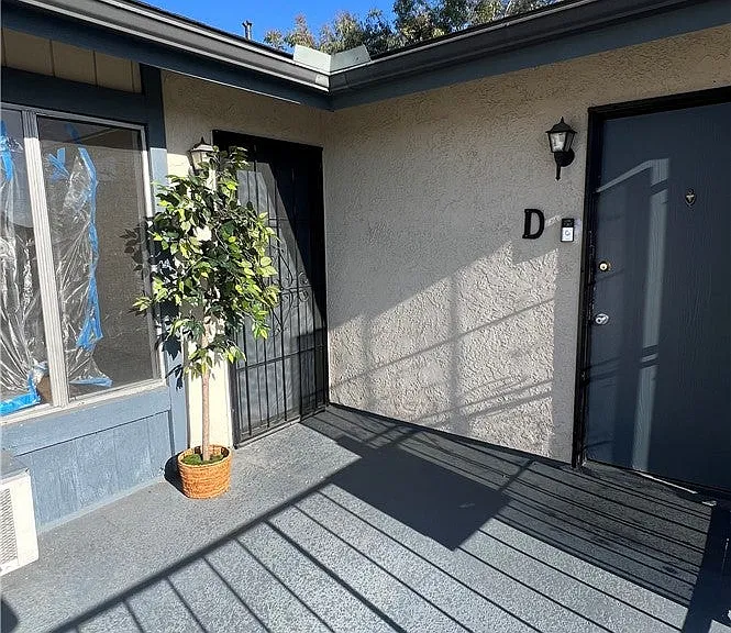 338 E Meats Ave — Photo 3
