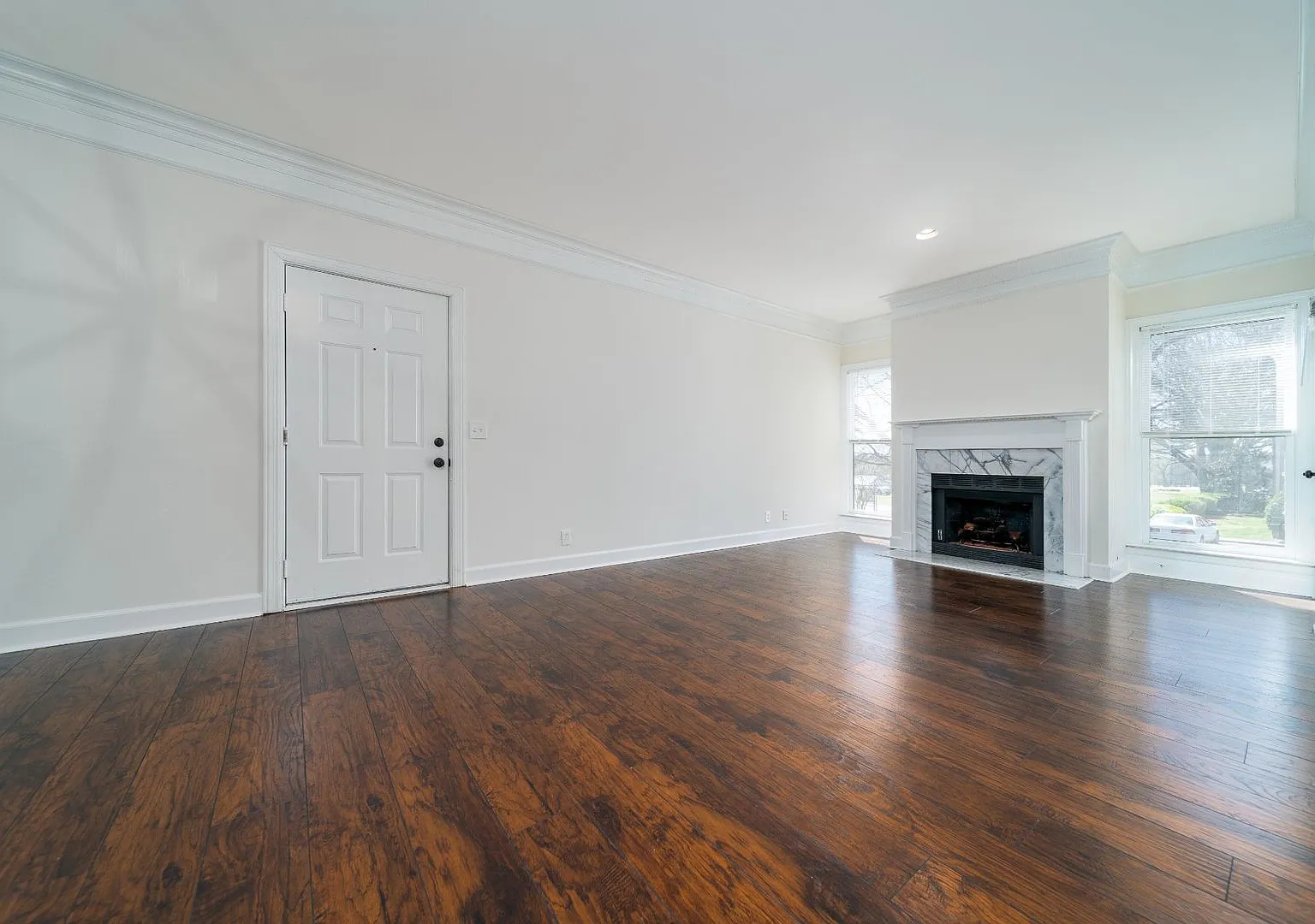 Awesome 2-bedroom, 2-bath condo in highly desirable Sylvan Park! — Photo 3