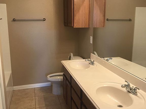 5th image of 111 Pebble Creek Dr