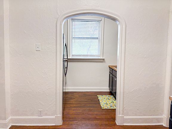 4th image of 512 E Dewey Pl APT 10