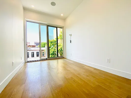 Rented by Blue Egg Realty Corp | media 34