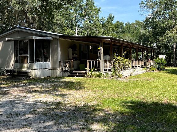 3rd image of 950 SW Dawn Ln