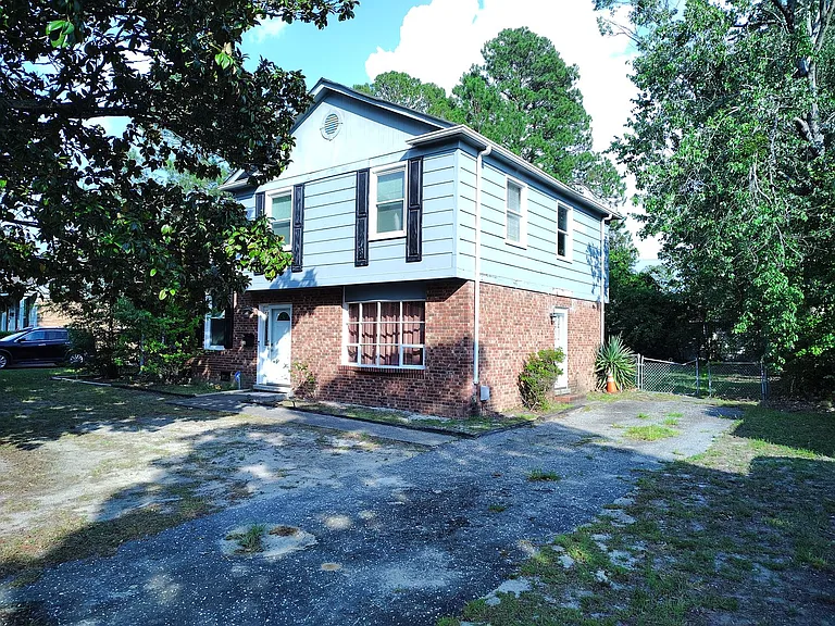 515 Farmview Dr — Photo 1