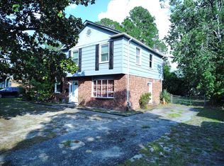 515 Farmview Dr, Fayetteville, NC 28311