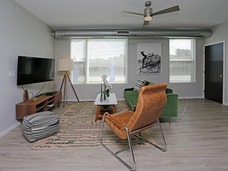 Uptown Apartments — Photo 19