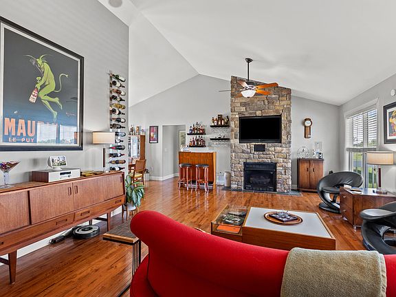 5th image of 443 Hunter Ln