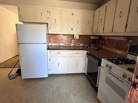 3rd image of 10699 Bruno Ave