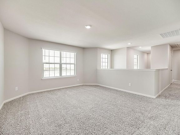 5th image of 204 Emma Dr
