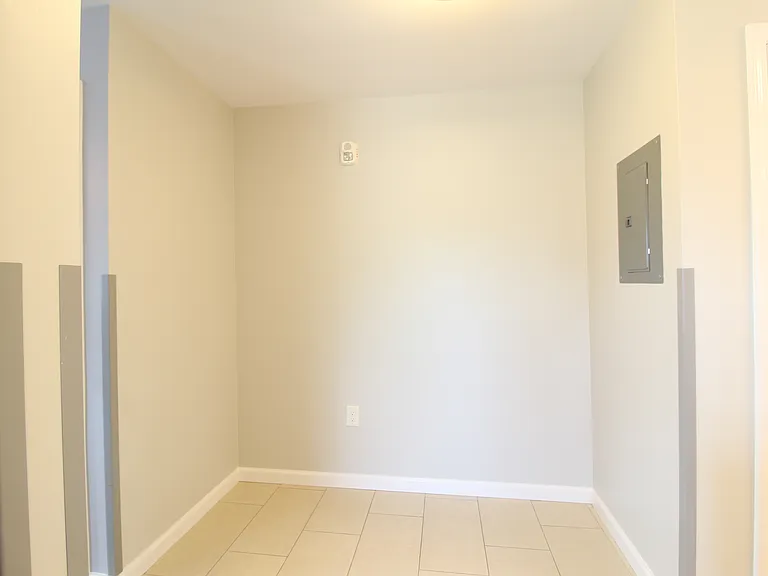 140 Moffatt Ave #4 — Photo 7