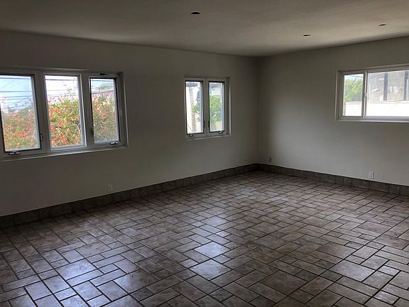 5th image of 2219 4th St Unit 5