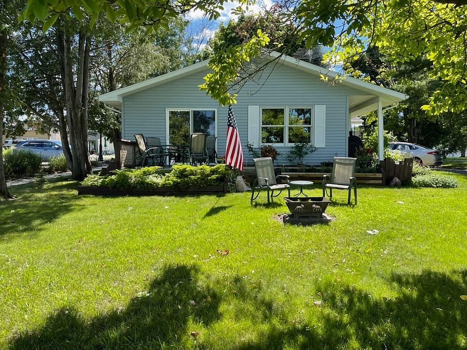 1st image of 310 Lake Dr