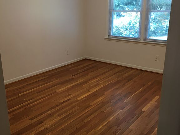 2nd image of 1127 Arlington Pkwy NE #1127