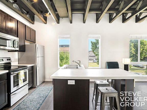 4th image of 600 Douglas St NW #612E