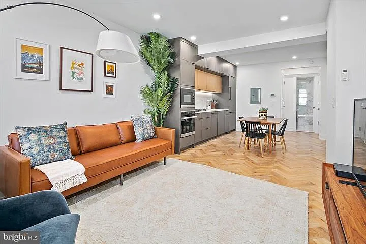 1900 Biltmore St NW #7 — Photo 4